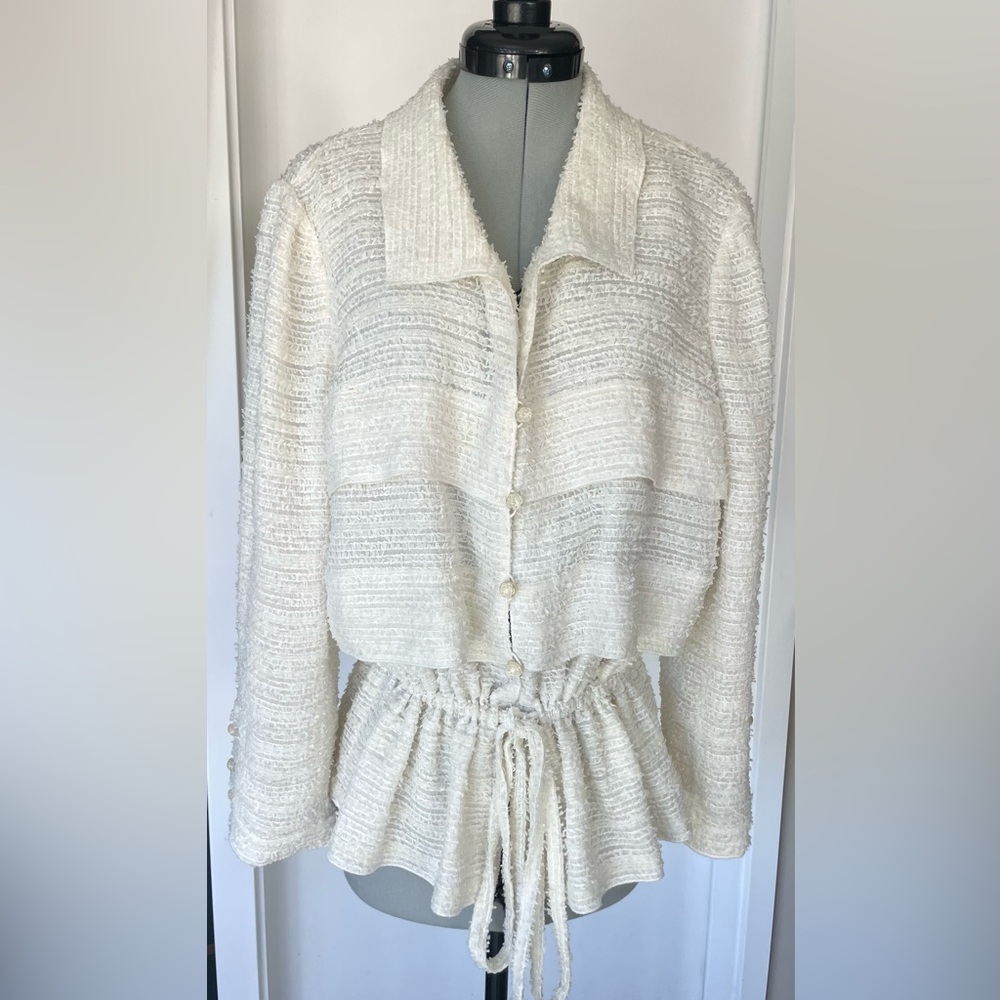>SOLD< CHANEL Lightweight blousy blazer, gathered waist, camellia buttons, CC, - Picture 2 of 16